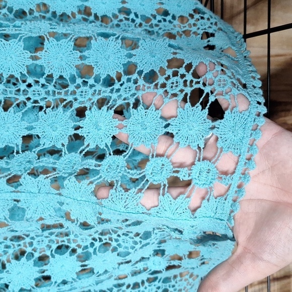 LC Lauren Conrad Turquoise Crochet Top - Picture 2 of 3